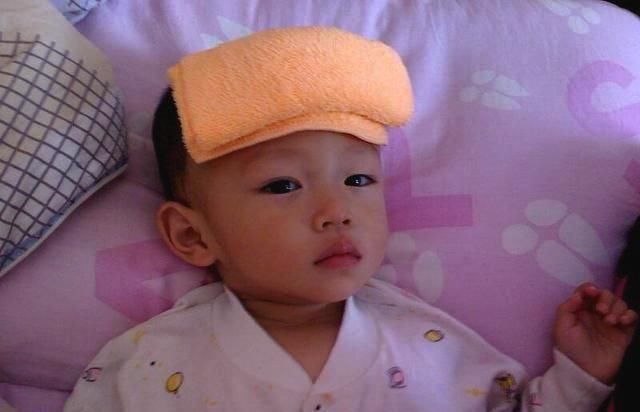 千万别用这种方法给宝宝退烧,会导致宝宝变成