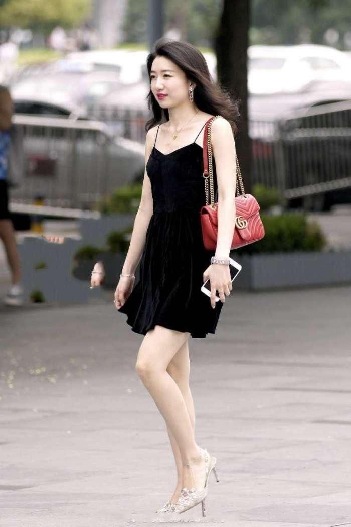 娇俏小女人黑色连衣裙,气质优雅高贵