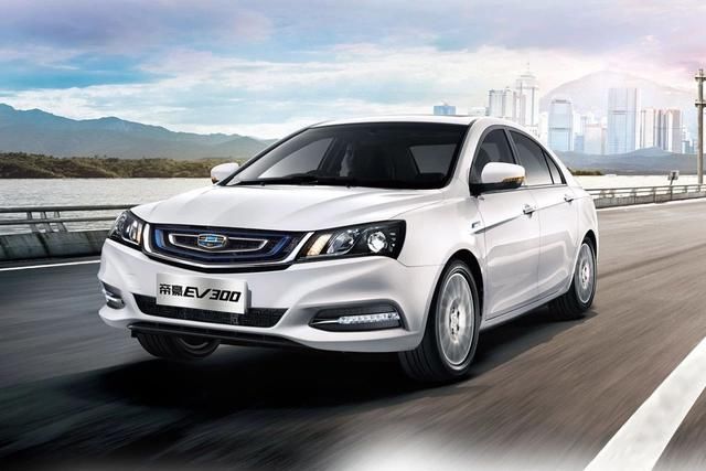 同样上市不久的吉利新款帝豪ev,新车推出了ev350和ev450两个里程版本