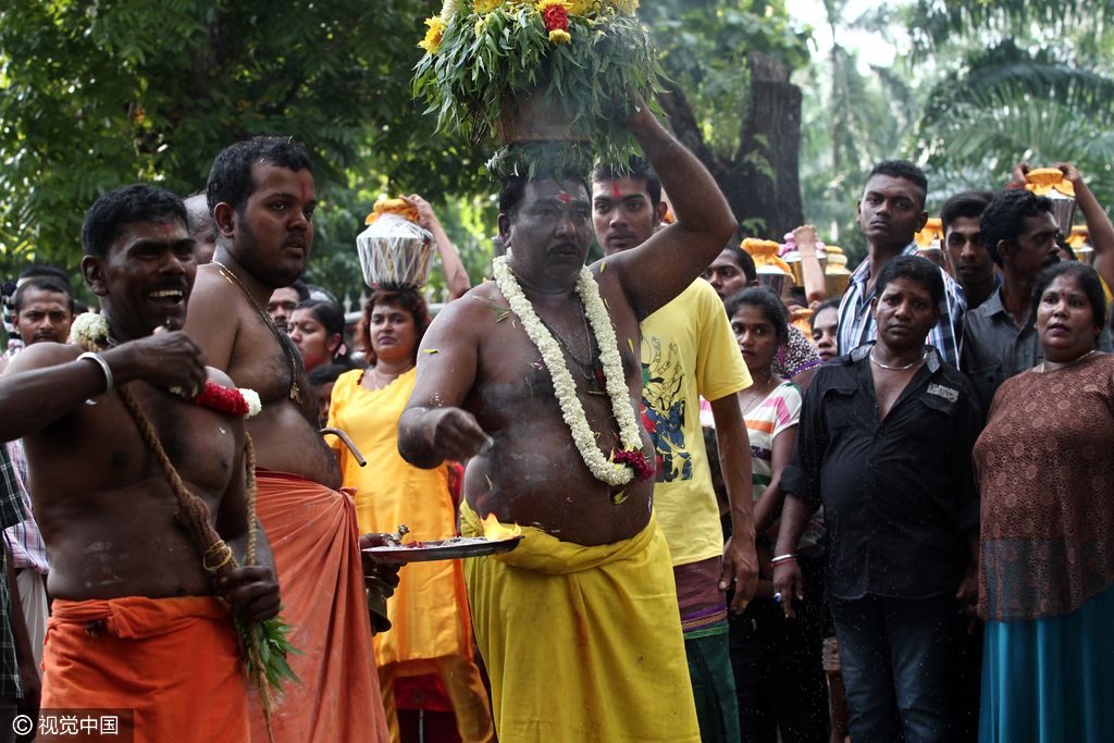 信徒的祭祀仪式：做法事。