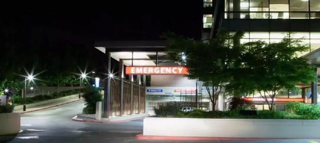 不学无术的小混混在街头遭遇暴打 醒来成了几