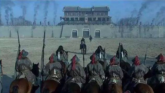 古代攻城时,第一批登城墙的士兵明知必死,为何仍然要冲?