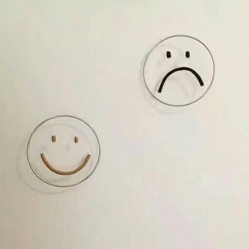 朋友圈经典霸气的短句子:来年不求并肩作战,只