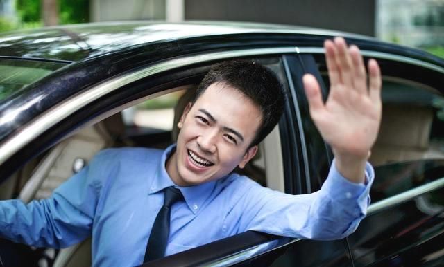 春节开车回家,掌握这4个招数,颈椎、腰椎不受