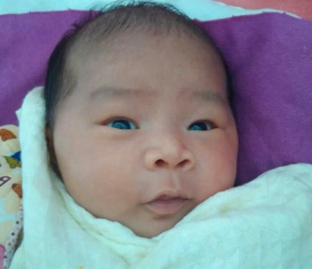 宝宝晚上不睡觉又不哭闹的,这是说明孩子的智