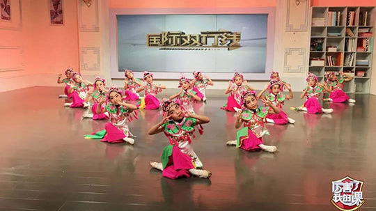 《厉害了我的课》载歌载舞为祖国庆生 《厉害了我的课》载歌载舞为祖国庆生