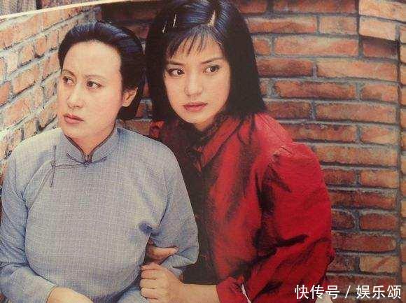 她在剧中扮演赵薇母亲,国家一级演员,如今62岁