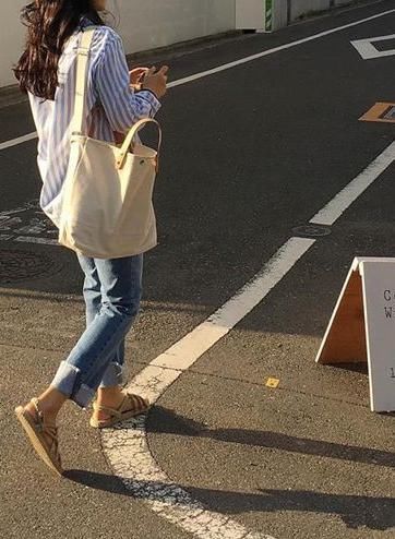 夏天穿什么样的牛仔裤显瘦 梨型身材妹子就选