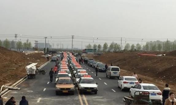 科三考试顺利到达终点,考生下车却被告知挂科