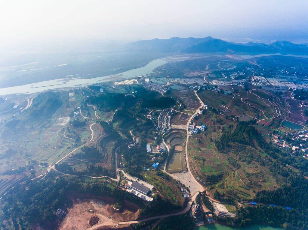 航拍南充蓬安农业产业园和嘉陵江上日月岛