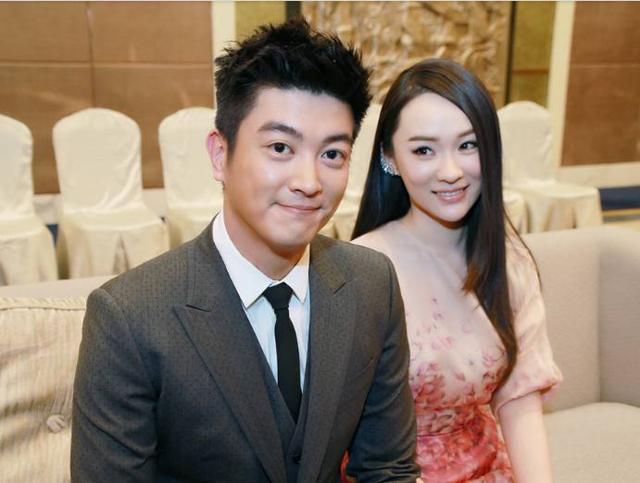 霍思燕和嗯哼这张照片画面太温馨,不料旁边狗