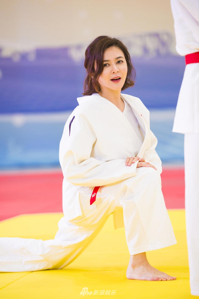 《我们来了》关之琳蒋欣变身呆萌"白胖子"