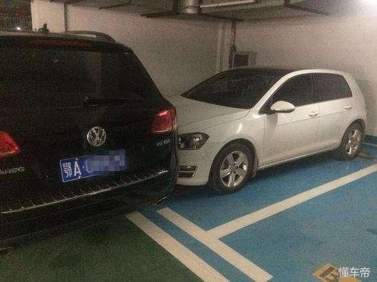 车被堵还联系不上车主?记住这两个办法,轻松解