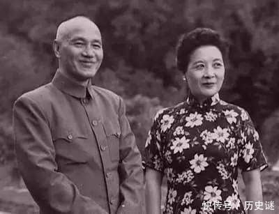 蒋介石路过袁世凯墓地发现一怪事,听毛人凤一