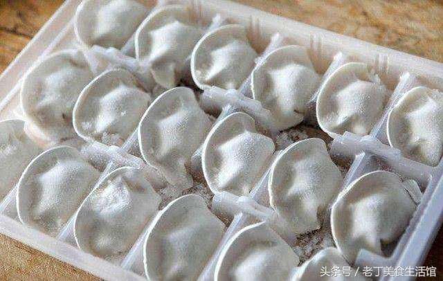 煮速冻水饺时多加一步,煮出的饺子跟现包的一