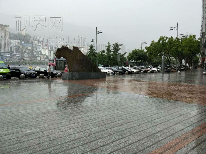 彭水出现强降雨 气象部门发布强对流天气预警