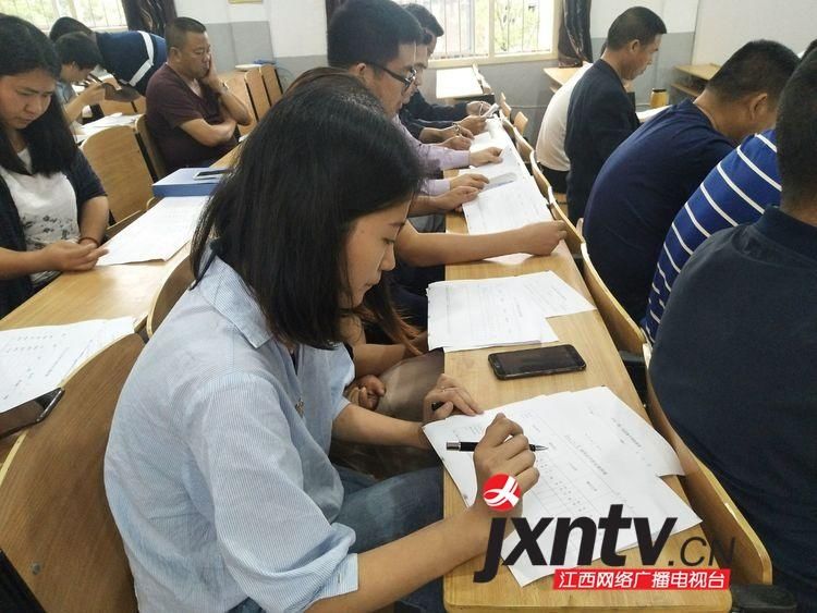 上饶县石人乡小学开展2018年度学校领导班子