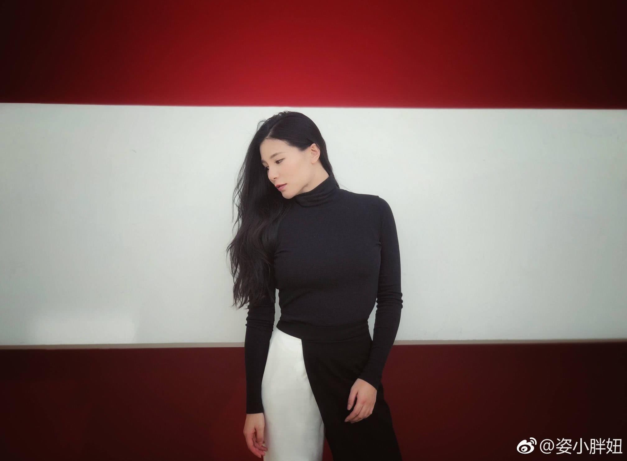 28岁跳水皇后何姿与32岁老公照片!辣妈秀身材,丈夫秀男神