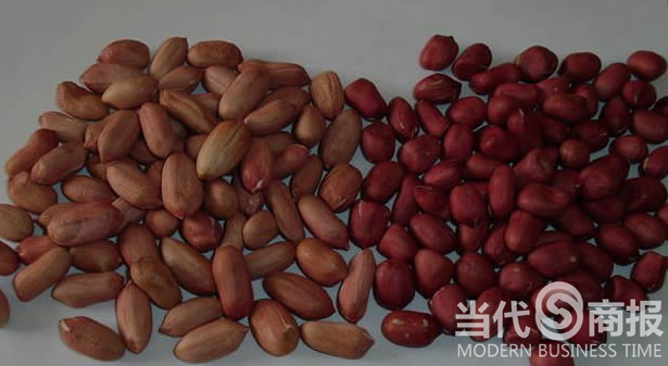 红皮花生浸泡后褪色 长沙一女士疑买到染色花生