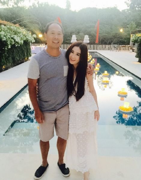 2000年,温碧霞和富商何祖光结婚,婚后就减少了拍戏,逐渐淡出了娱乐圈.