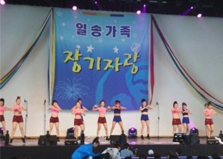 11月14日报道，韩国一家医院在年度活动上强迫护士穿暴露的服装跳舞。韩国护士协会于13日发谴责声明，促使政府立法保障护士权利；与此同时，韩国劳动部门对此表示会调查事件。