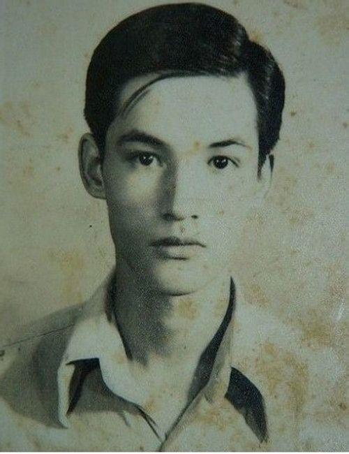 刘亦菲说自己全家最丑不夸张,看胡歌爸爸照片