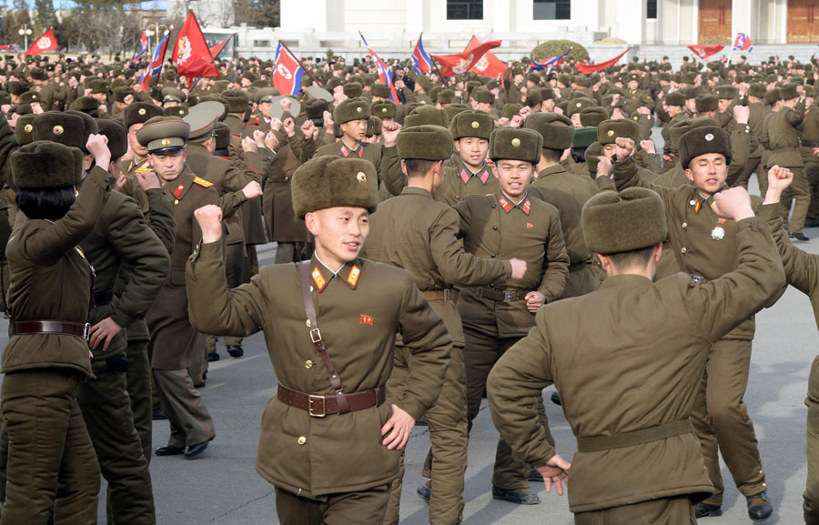 朝鲜举办盛大舞会庆祝人民军正规化69周年(组图)