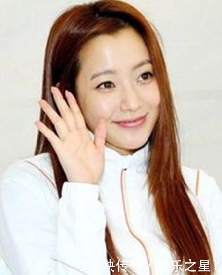 韩国第一美女,她因女儿丑被疑整容,看了她小时