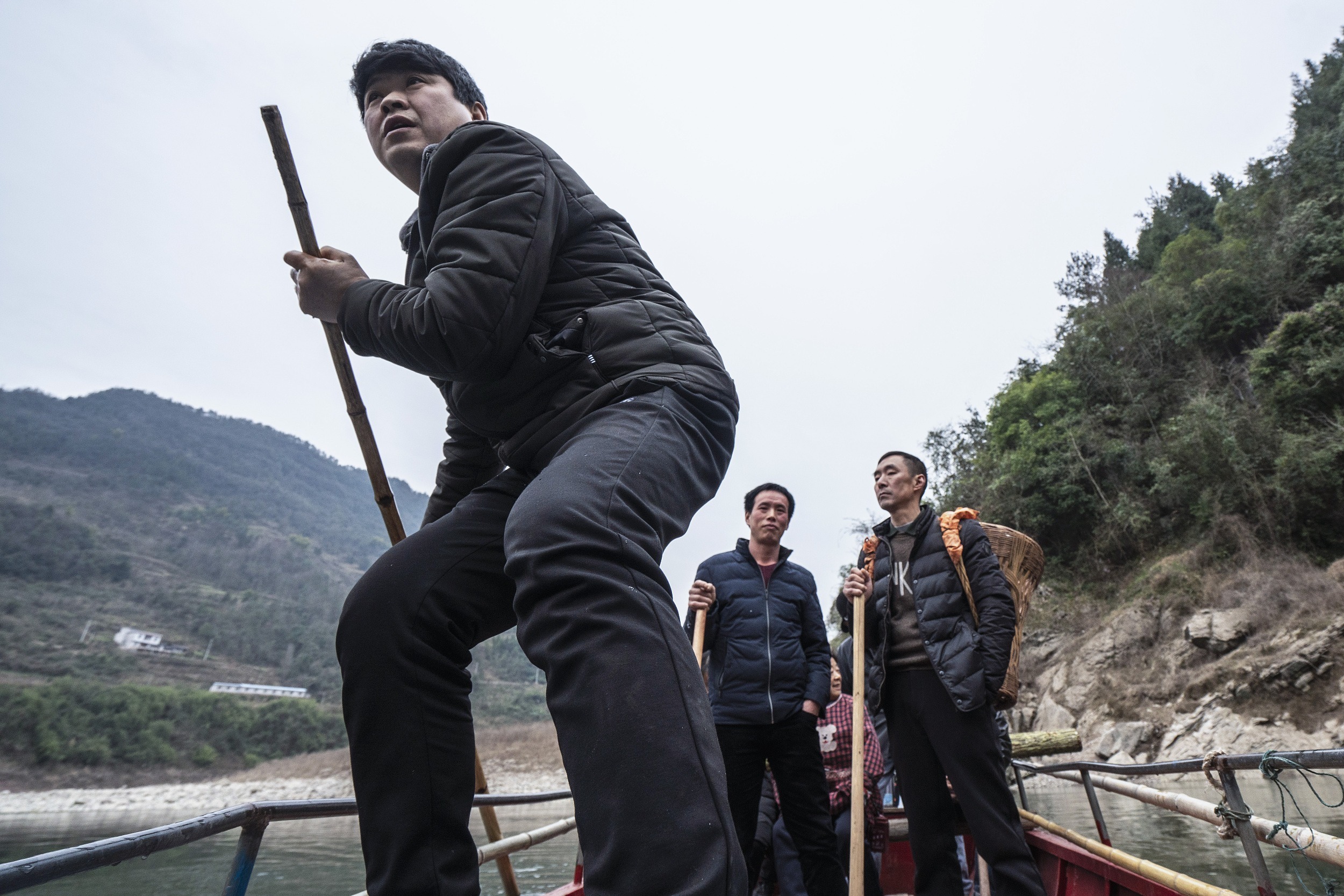 一家四代人摆渡百余年 村民过河不取分文