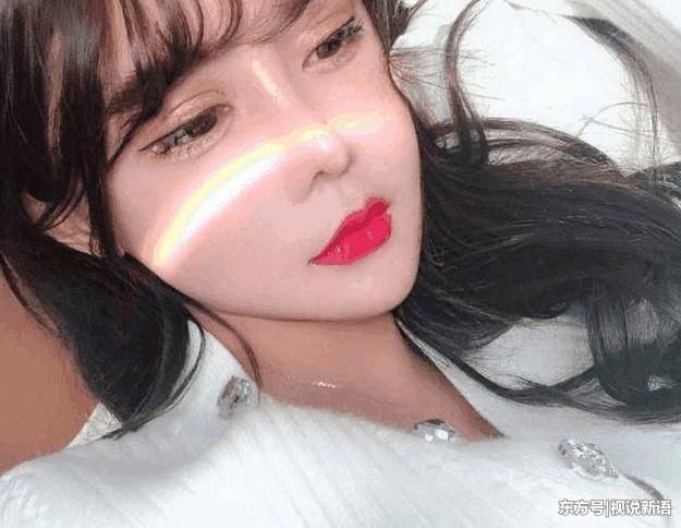 90后女主播不小心关掉美颜,简直不忍直视,网友