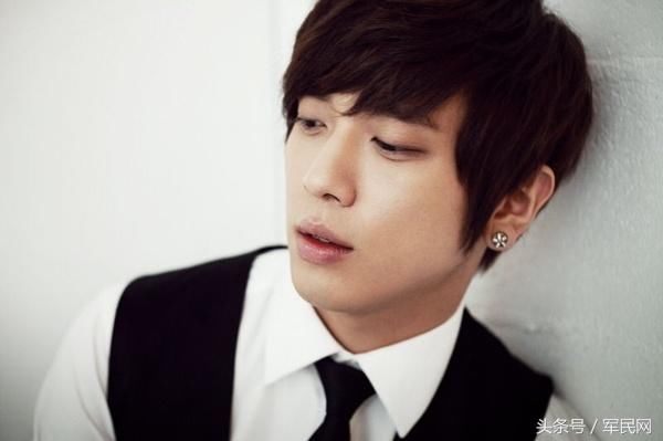 郑容和被曝为延迟参军违规读博 韩国逃兵役下