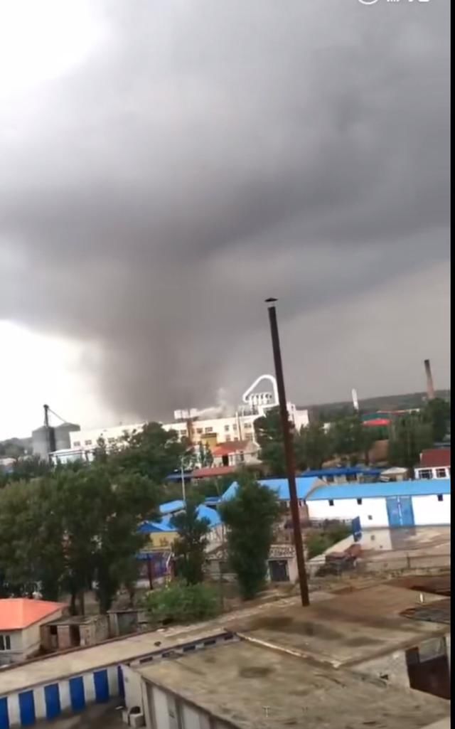 吉林松原长岭县太平川镇突遭龙卷风袭击 目前