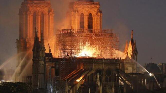 巴黎圣母院燃烧后变 巴黎圣母院燃烧后变