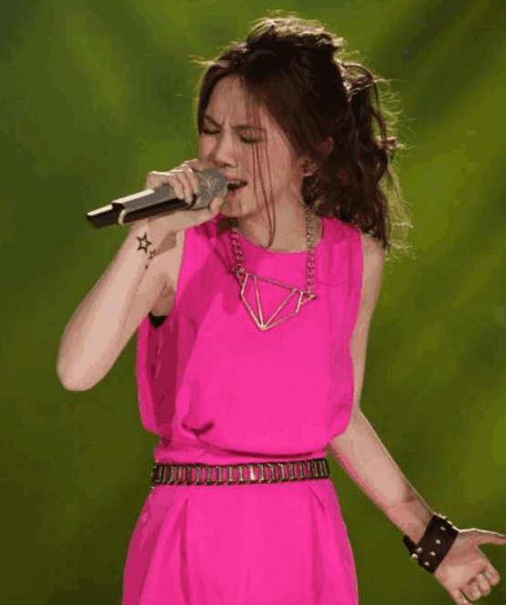 再看邓紫棋没穿内裤,图2我忍,图3我再忍,图4