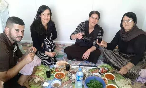 25岁的 nadia murad 来自伊拉克,她是一名雅兹迪族人.