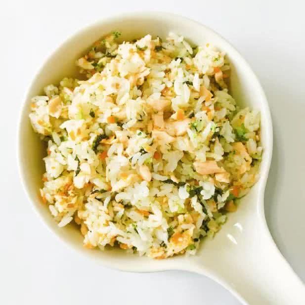 三文鱼海苔蔬菜饭团,宝宝吃了长高高!