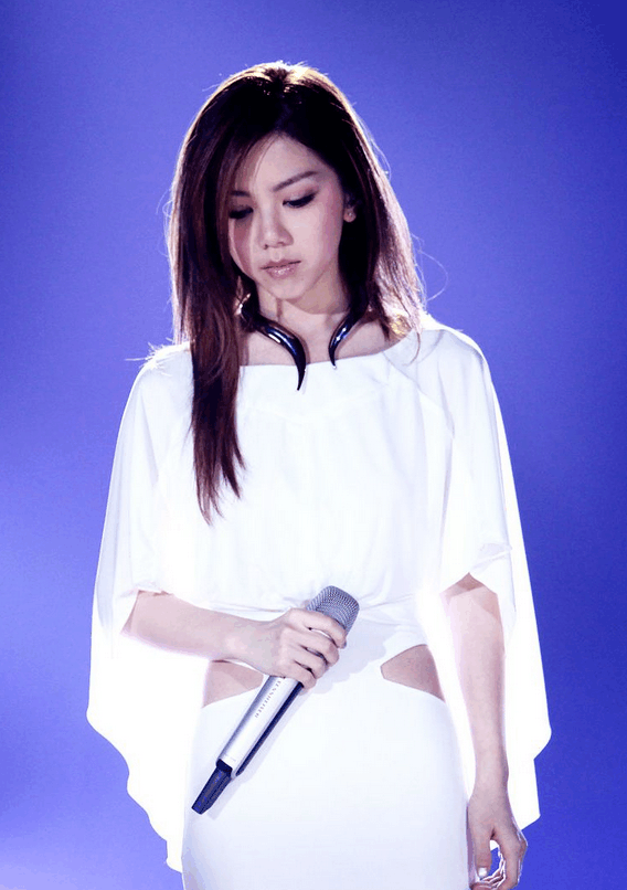 金星首曝金鱼嘴秘密! 邓紫棋: 都是拜初恋男友