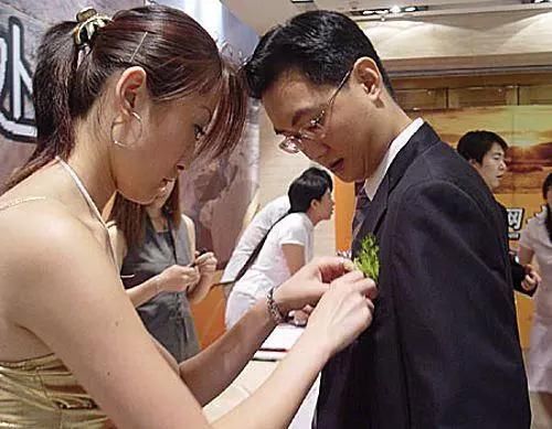 马化腾不爱游戏了!止损消失的14000亿市值腾