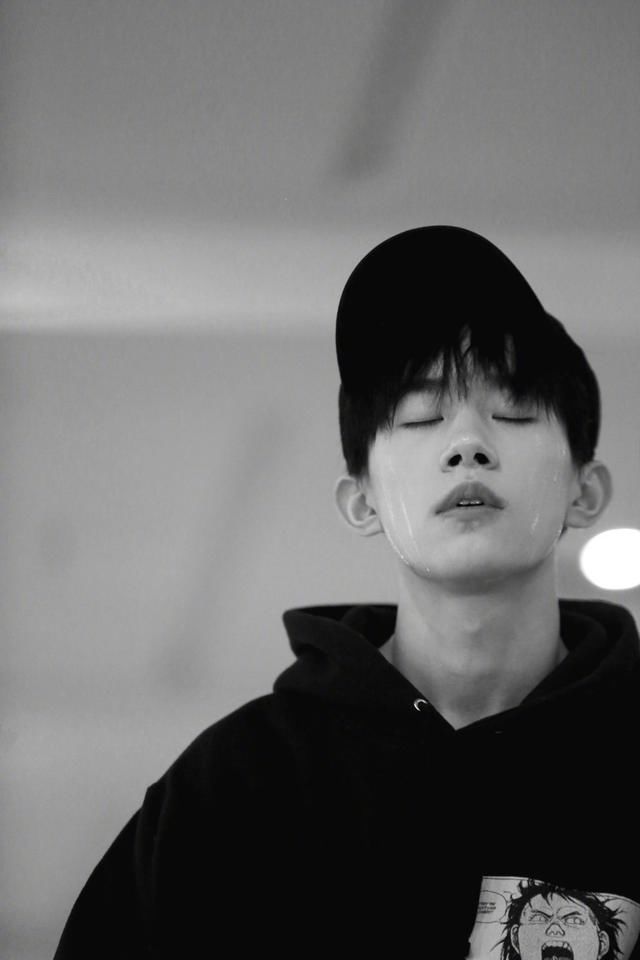 2017微博评论榜:鹿晗易烊千玺张艺兴赵丽颖杨