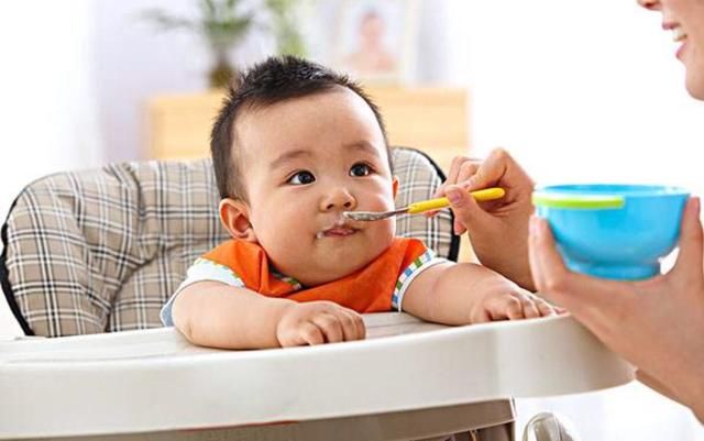 宝宝什么时候可以吃米饭?新手妈妈必备常识,别