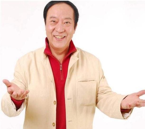 曾与冯巩搭档13年春晚,名气盖过赵本山,如今妻