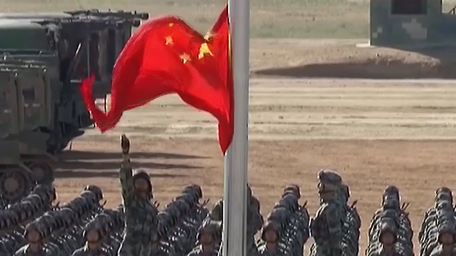 沙场点兵 庄严肃穆的国歌在阅兵场上响起 沙场点兵 庄严肃穆的国歌在阅兵场上响起