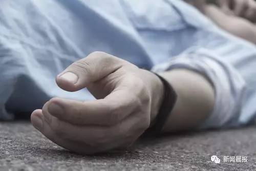 两男子深夜相约开房,一人意外 两男子深夜相约开房,一人意外