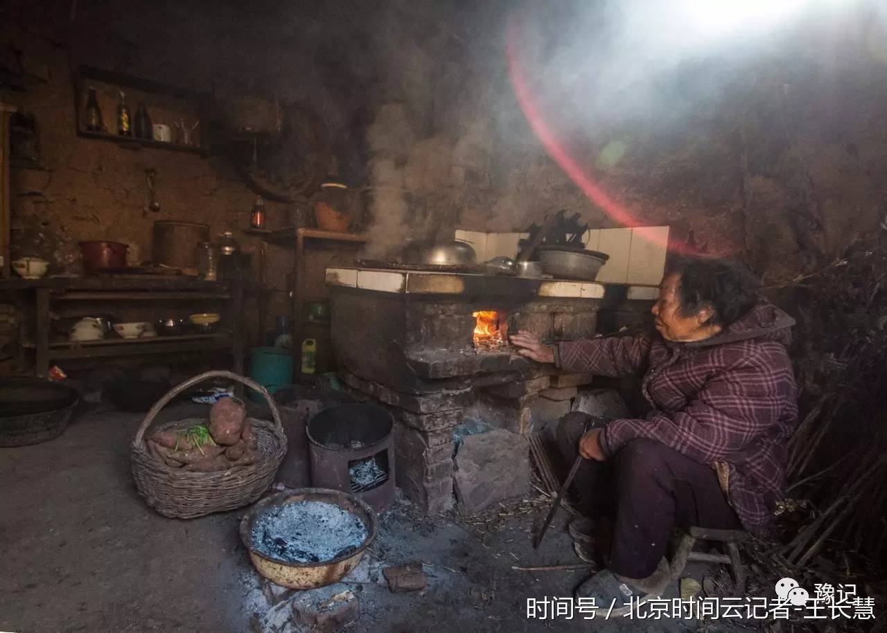 的習慣中,無意執拗,自然而然,卻留給人們瞻仰傳統農村最後一瞥的機會