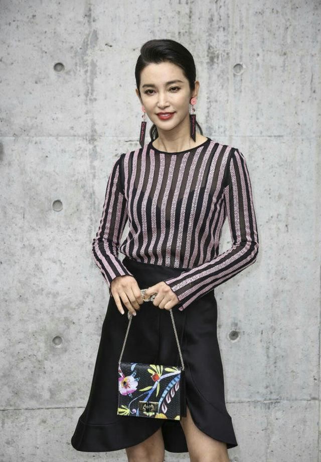 李冰冰开眼角后遗症出现?眼睛浮肿鼻翼下陷脸