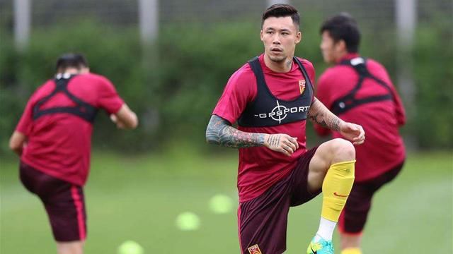 足球名记透露现役最强国足名单!恒大后防真不