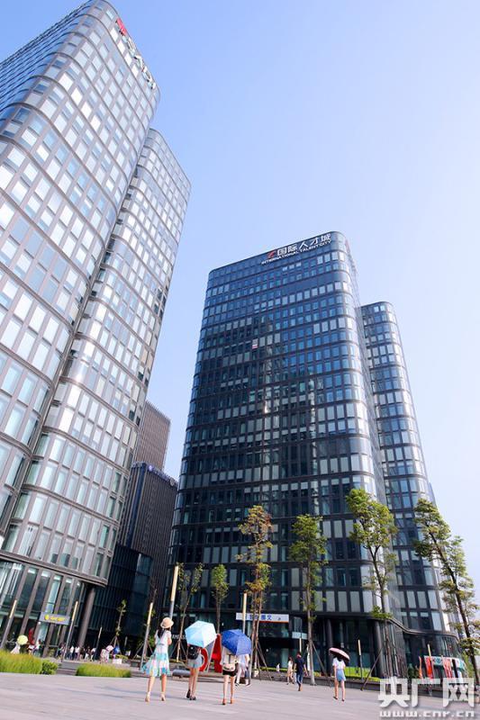 目前,园区核心楼宇已开始运营,依托成都高新园区大源国际中心"国际