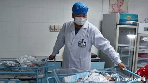 男医生接生,25岁孕妇全程闭眼,孩子出生后,她说