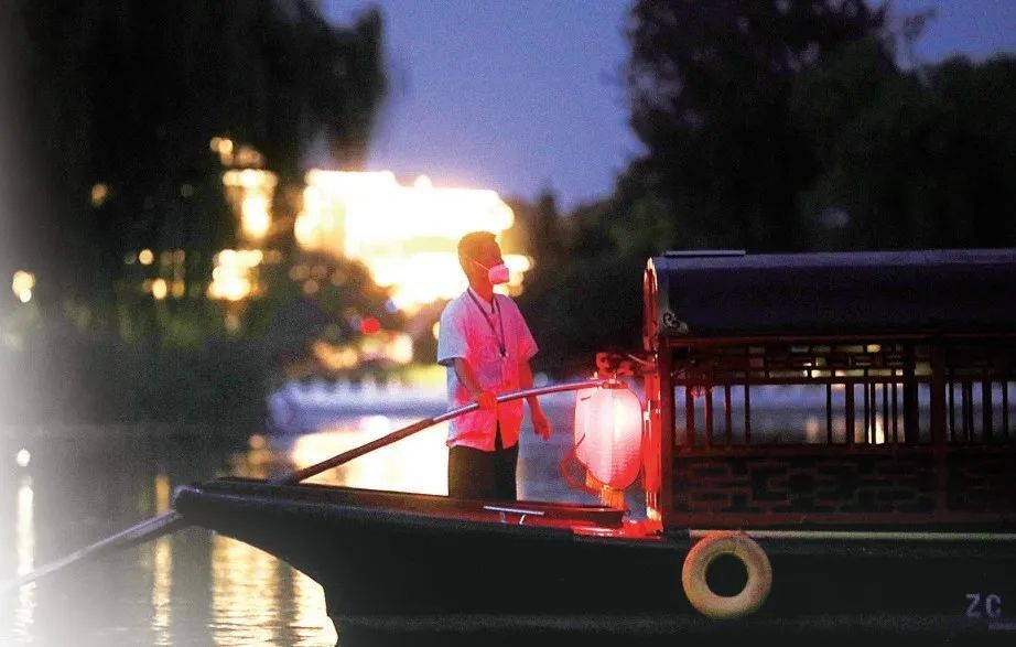 北京最美的季节丨泛舟什刹海 人在画中游_北京时间