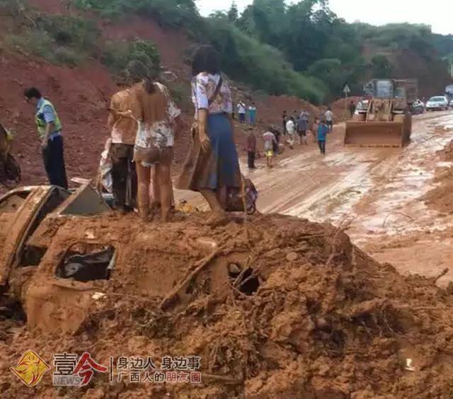 广西三江发生山体塌方,多车被埋 广西三江发生山体塌方,多车被埋